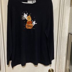 Woman’s Halloween top brand is white stag 18/20 size