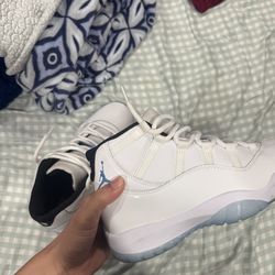 Jordan 11  legend blue size 9