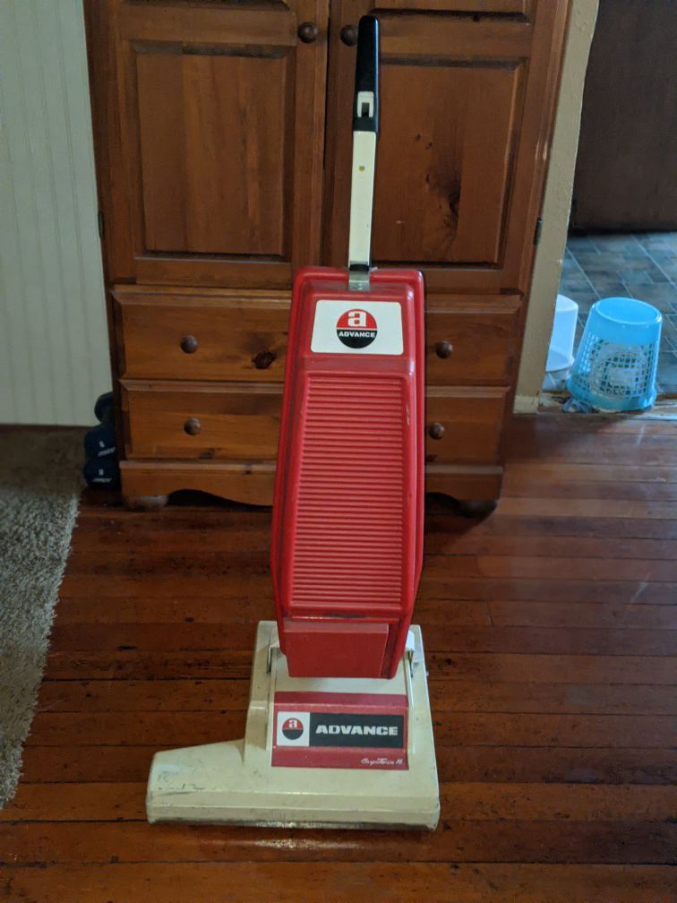Advance carpettwin 16 commercial vacuum cleaner upright bagger excellent condition great vacuum cleaner