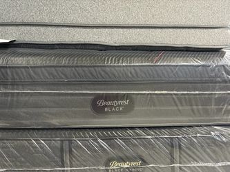 Queen new in plastic! Beautyrest. Box spring included
