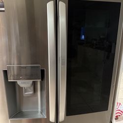 Lg Refrigerator  28 Cu.ft Smart Wi-Fi Enabled Insta View Door  In  Door