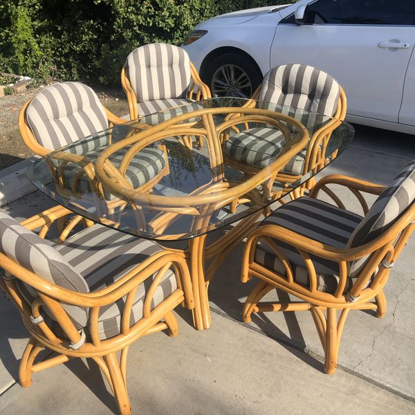 6 PIECE WICKER RATTAN INDOOR FURNITURE SET for Sale in San Diego, CA