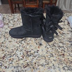 Girls Authentic UGG Boot Size 4