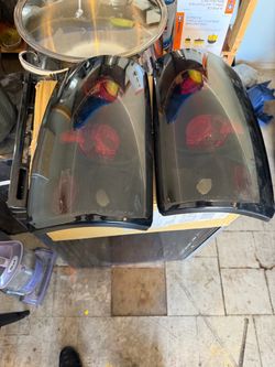 chevy tahoe 2003 taillight