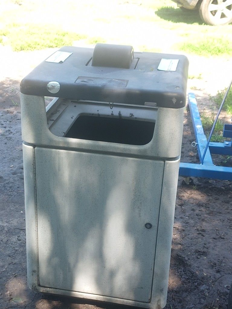 Locking Commercial Trash Cans