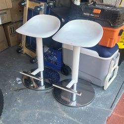 Matte White & Chrome Bottom Bar Stools 