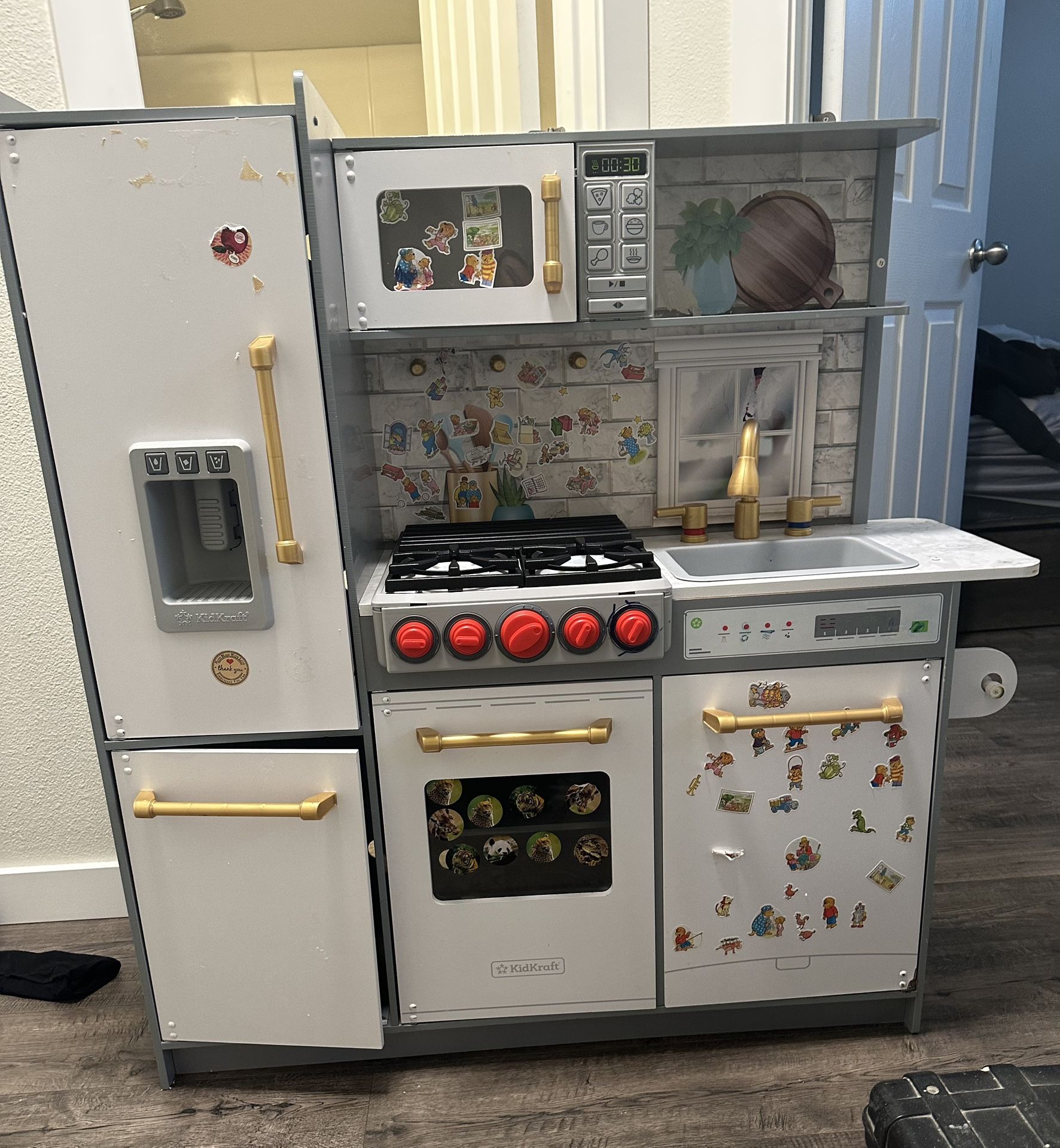Kids Kraft Play kitchen