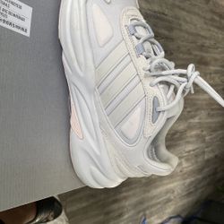 Womens Adidas Sneakers MUST GO‼️‼️‼️