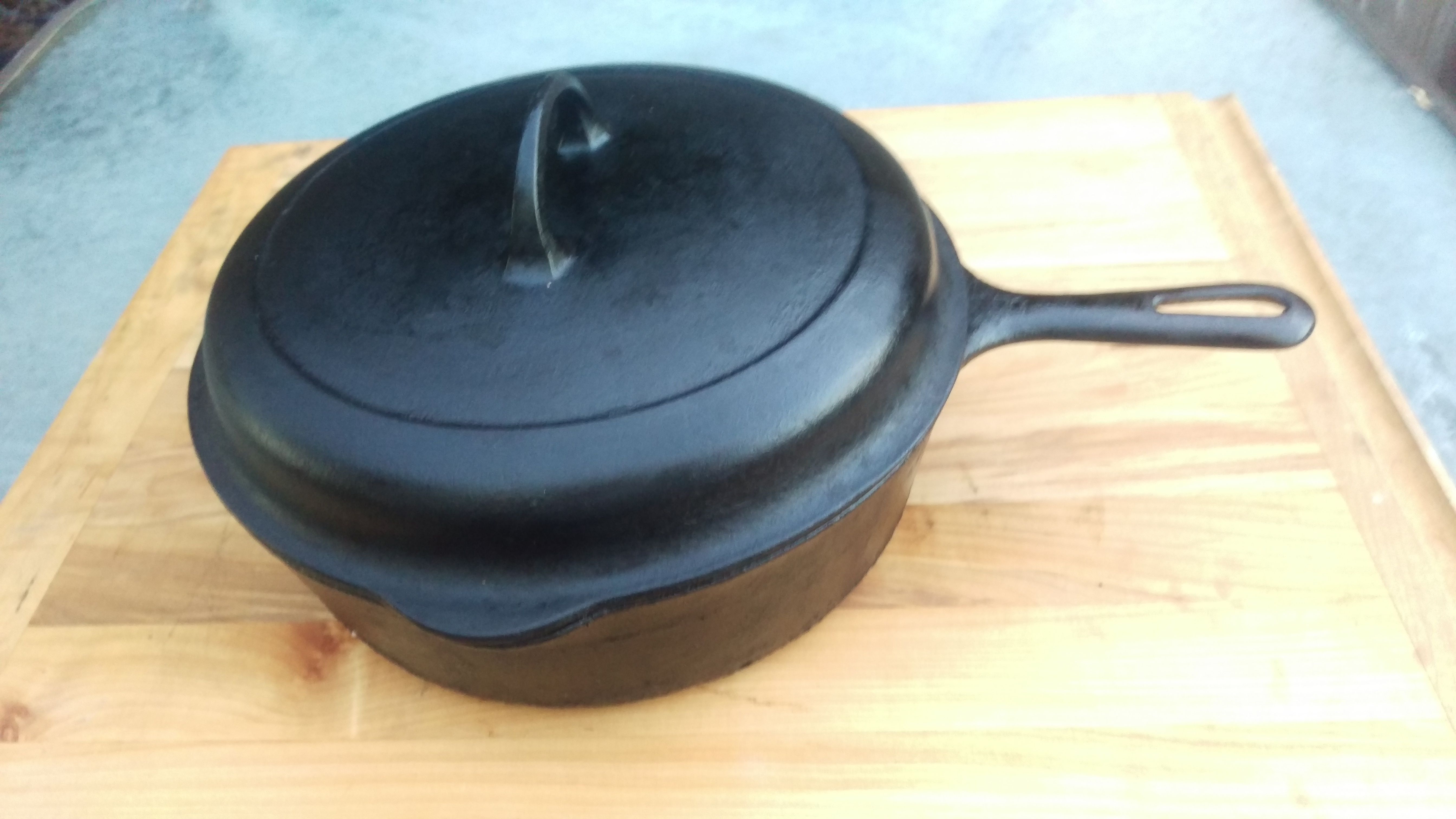 Griswold cast-iron chicken fryer #777 with lid