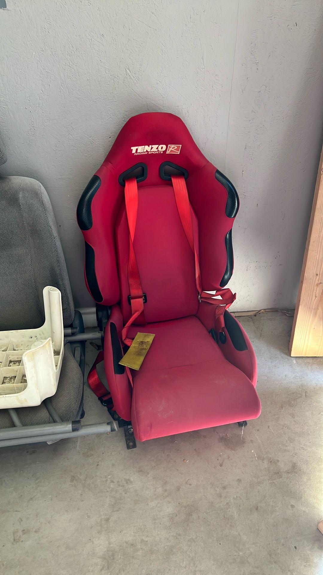 Tenzo R Bucket Seats With Harness