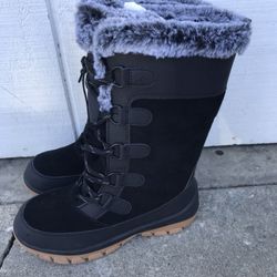 SNOW BOOTS SIZE 7