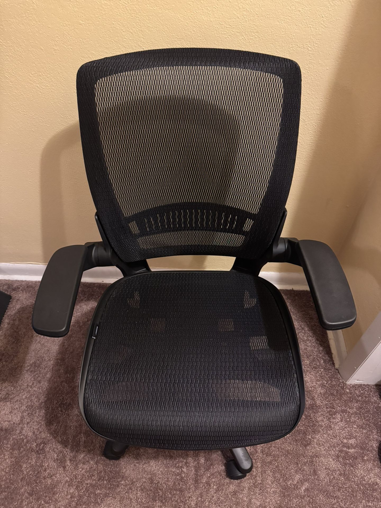 Insignia Ergonomic Mesh Office Chair w Adjustable Arms