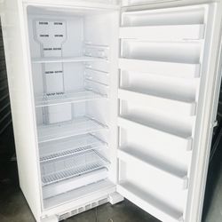 DELIVERY🚚🙂Nice 5 1/2 Foot Upright Danby Freezer! 