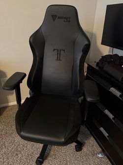 Secretlab Titan 2020 Series gaming chair