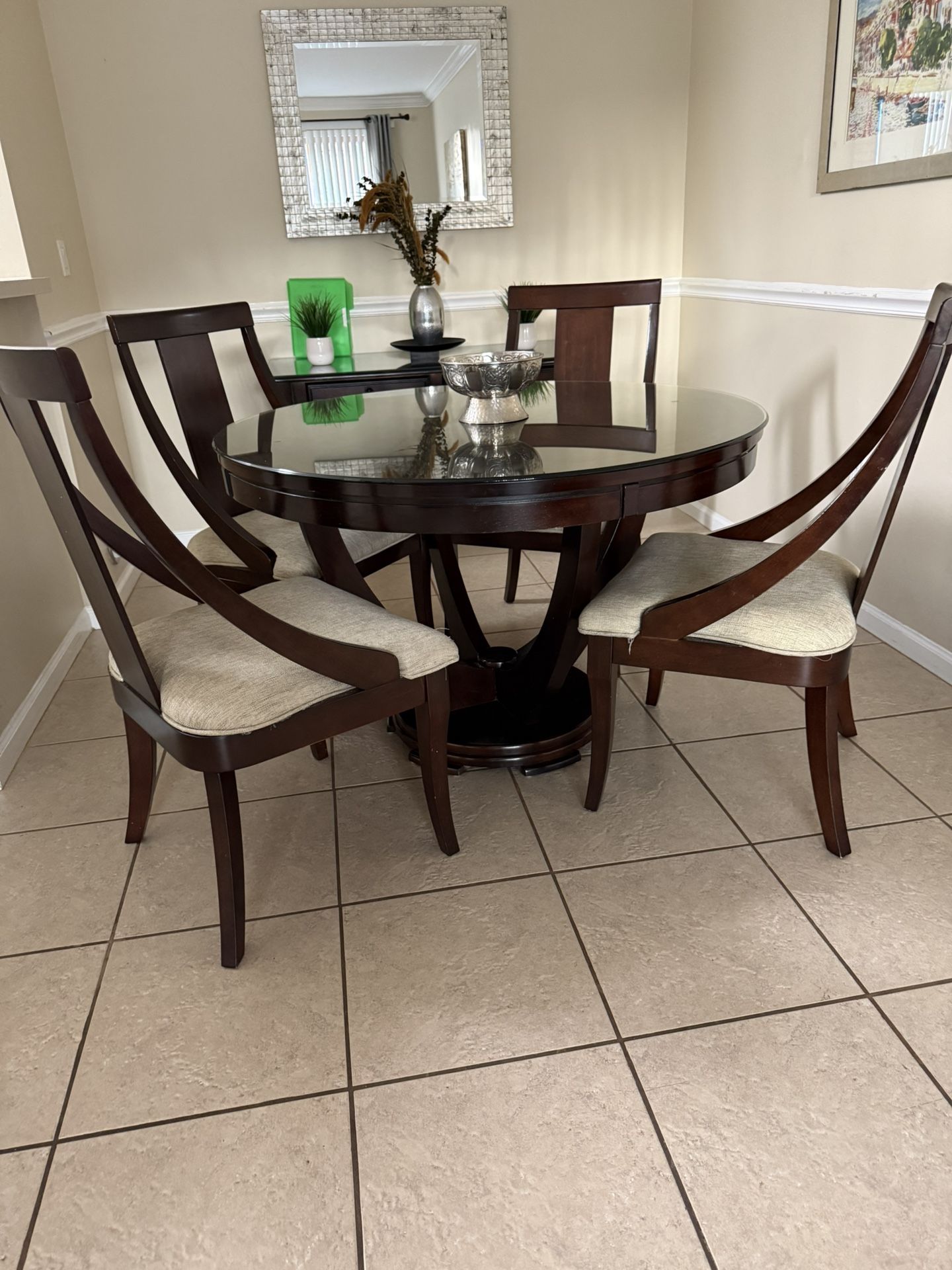 Round Table, Dining Room Set