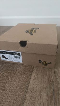 Dr. Martens Chelsea Boots Black Leather Size 5 – Worn Once – Like New