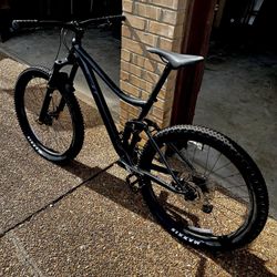 Giant Stance Mountain Bike - Medium (M)