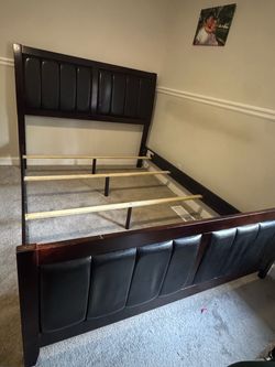Queen 5-Piece Dark Wood Bedroom Set – Bed, Dresser & Nightstand