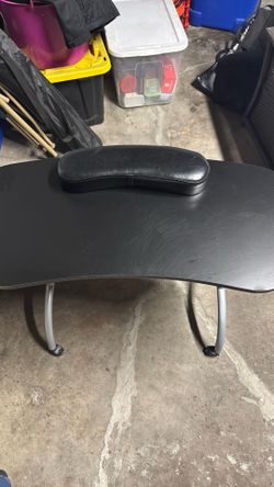 Nail table for sale