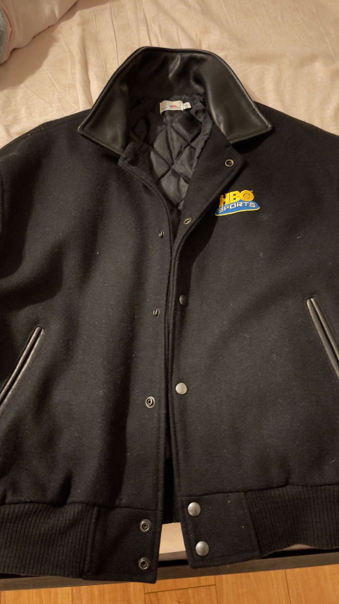 *RARE* Vintage HBO sports jacket (size L)