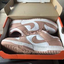 nike dunk lows men’s 9.5 women’s 11