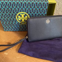 Tory Burch Wallet / Wristlet 