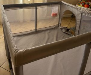 Large play pen / baby gate