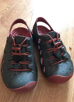 Keen boys sandal 11 US gray better then crocs