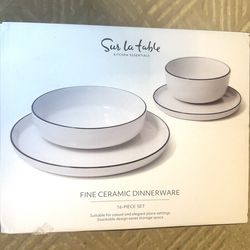 16 piece Dinnerware set by Sur La Table