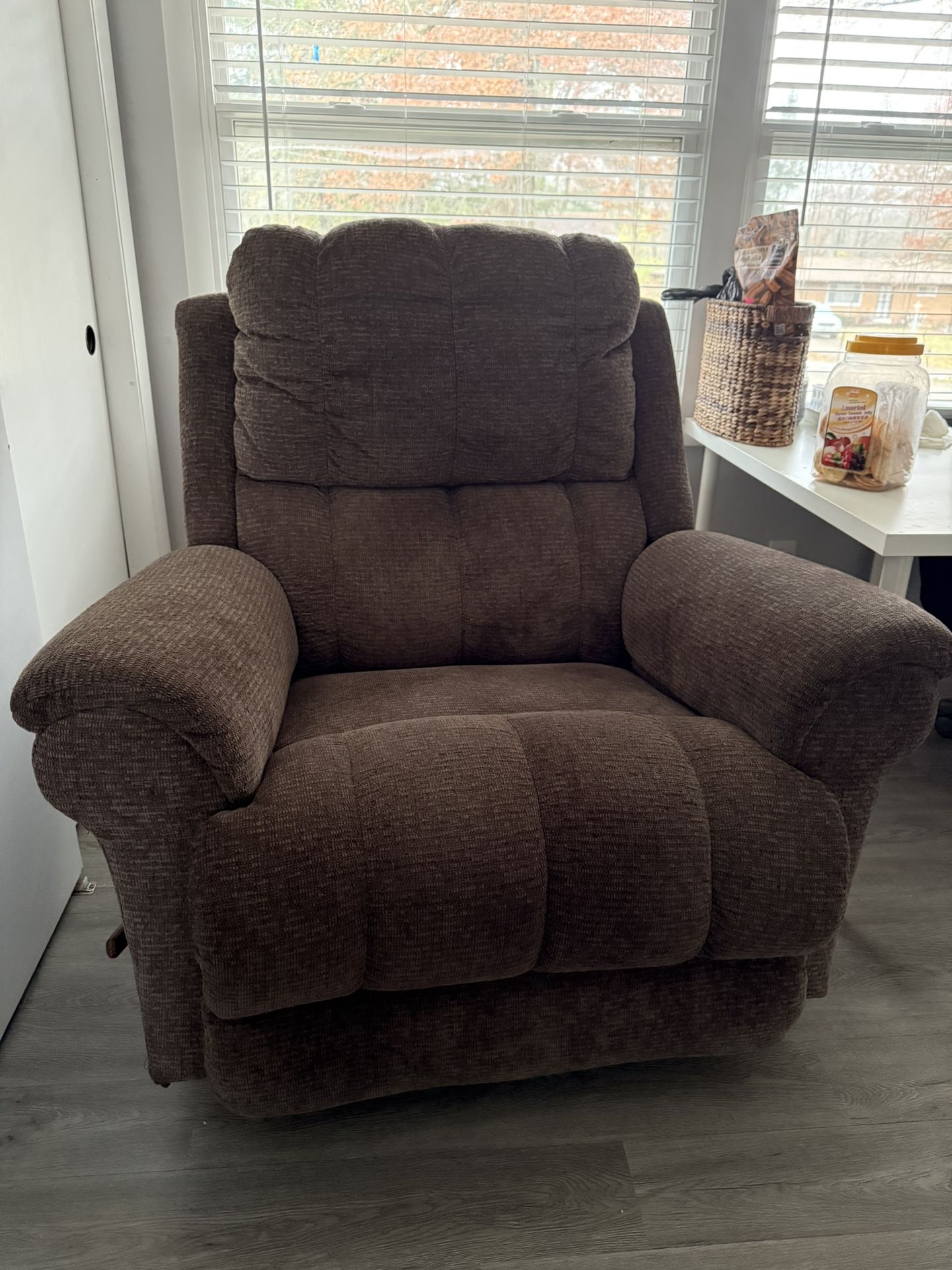 Home Recliner Lift Chair Brown Cotten Fabric Size Large Price $ 40 