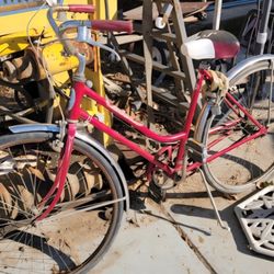 Vintage Schwinn 3 Speed Bike. Needs Restoration 