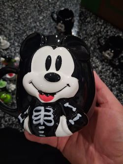 Mickey cups skeleton