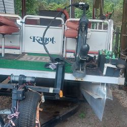 1981 Kayot,18' Fishing Pontoon.