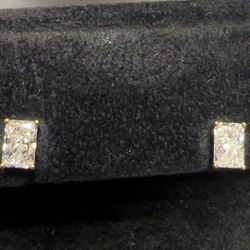 D Color Grade VS1 2CT Diamond Earring Set 