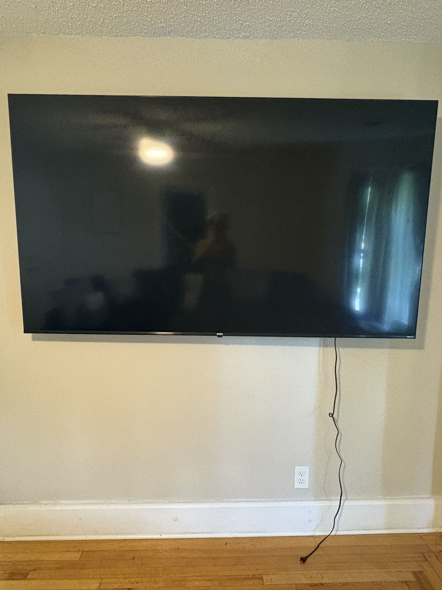 85inch Flat Screen Roku TV