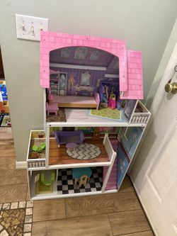 Dollhouse With Accessory