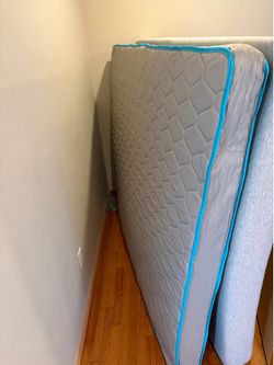 New queen 6” spring mattress