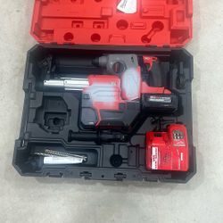 Milwaukee 2912-22DE roto Hammer With Hepa Vac