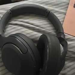 Sony WH-XB900N Wireless Noise Cancelling Over the Ear Headphones in Gray