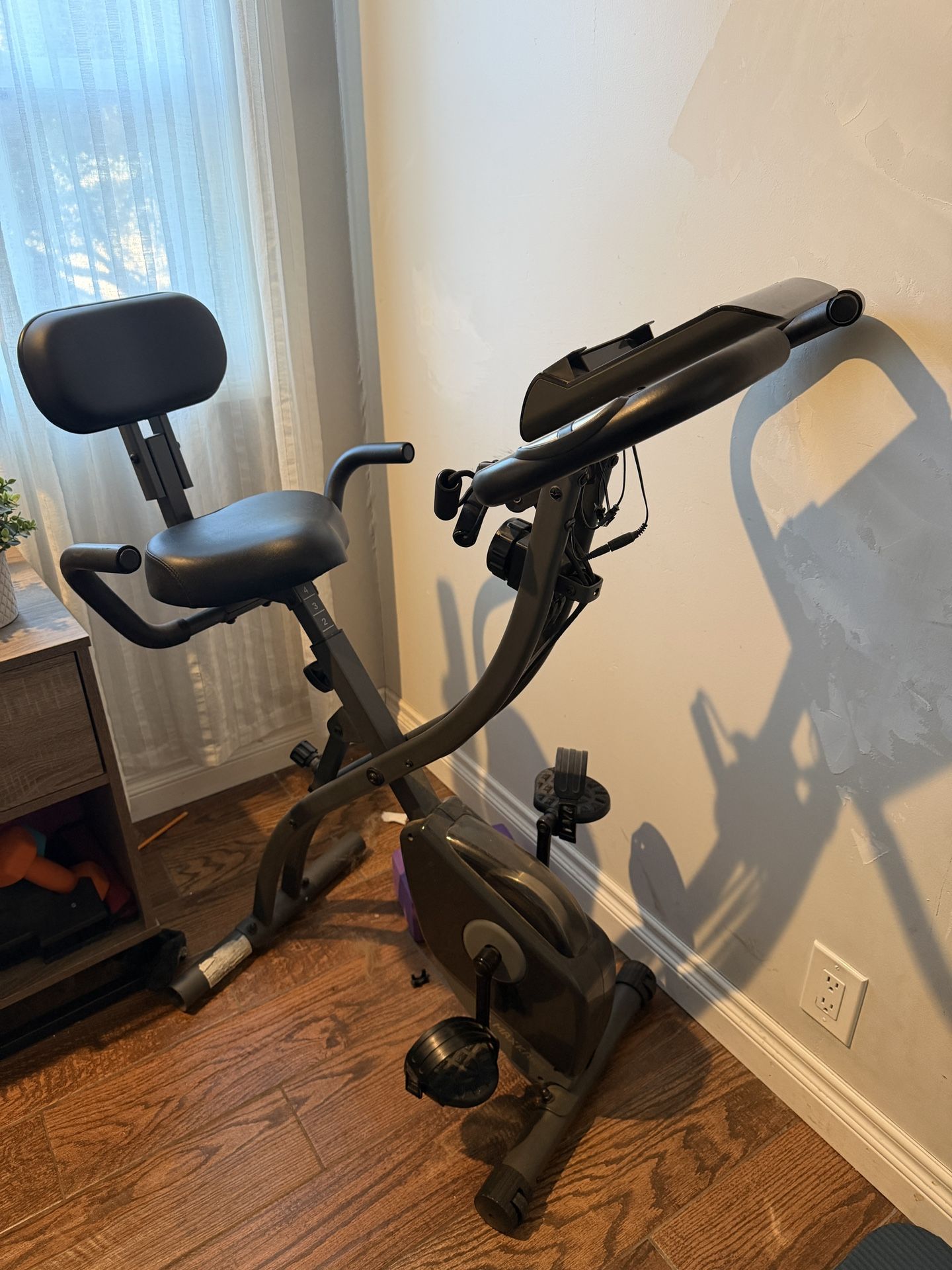 Exercise Bike - Foldable stationary bike 
