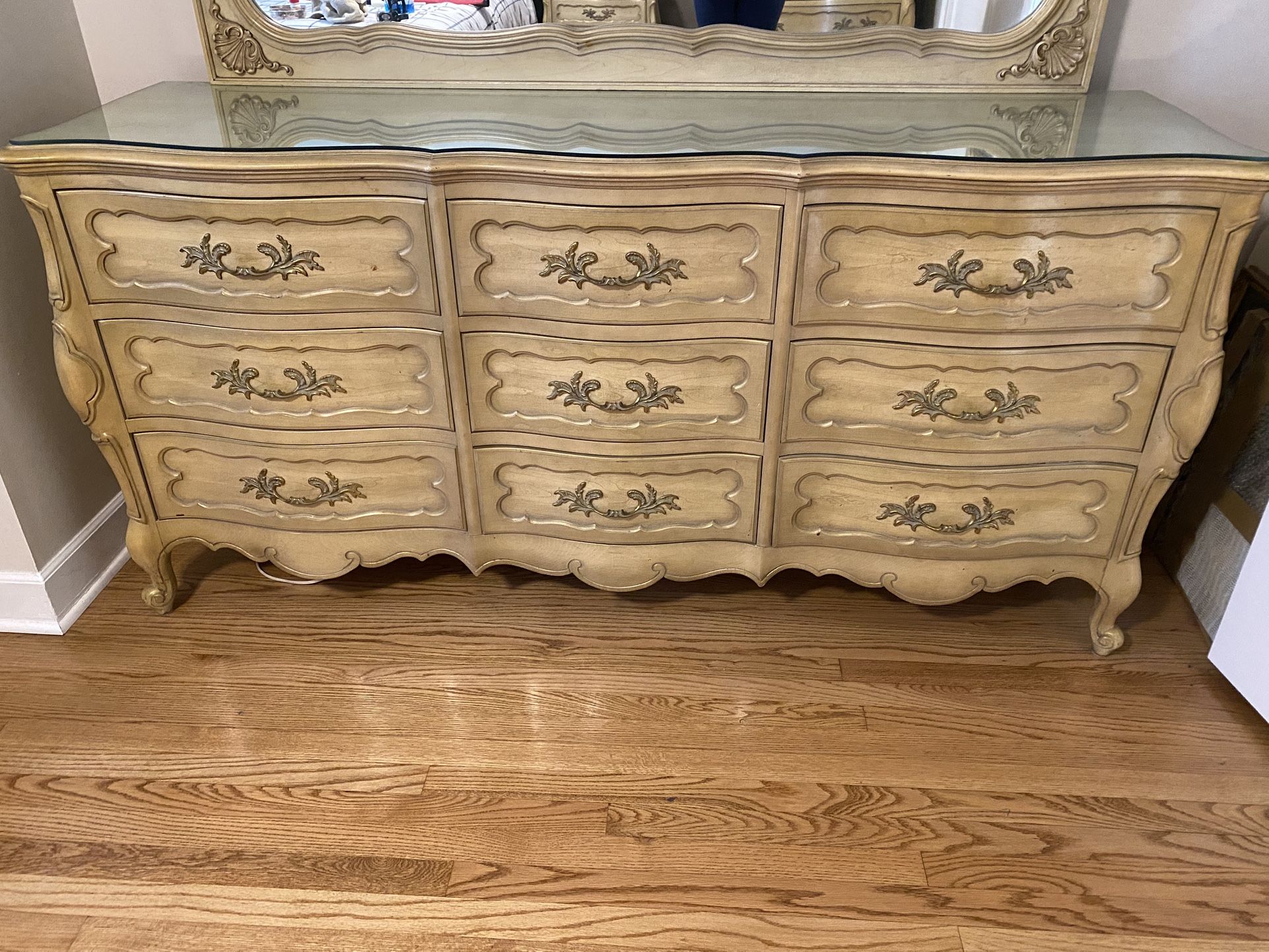 Bedroom/ Dresser Set