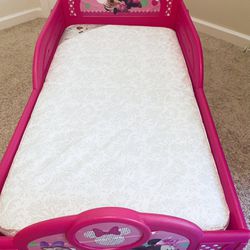 Minnie Mouse Bed/ Table with 2 Chairs 