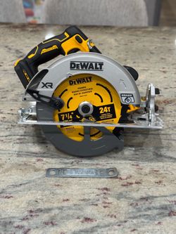 Dewalt DCS590 XR 7 1/4 Circular Saw New