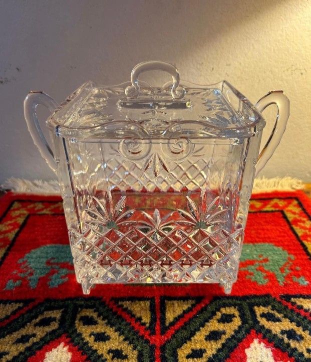 BOMBONERA ANTIGUA DE CRISTAL CON TAPA