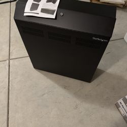 StarTech 4U Wall-mountable Vertical Server Rack