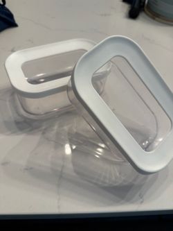 40 clear plastic storage containers