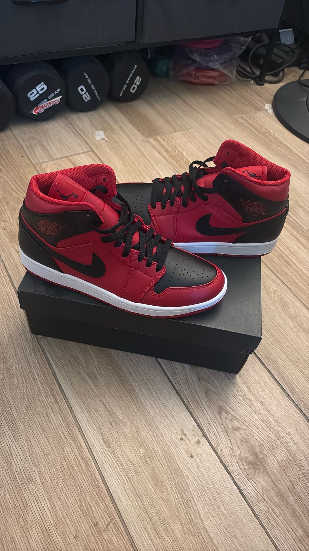 Air Jordan 1 Mid Gym Red Black-White Reverse Bred