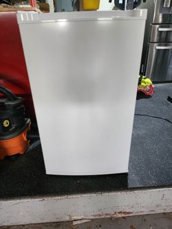 Upright freezer - 3 cu. ft.