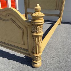 $75 - king sized bed frame -  DELIVERY AVAILABLE - heavy well made