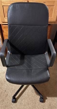 Renberget Swivel Chair